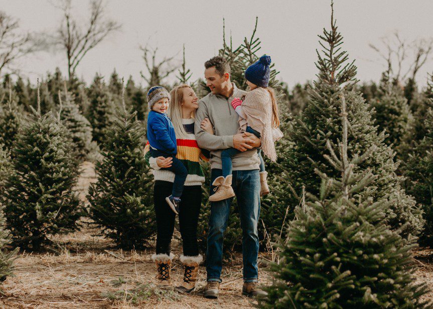 Lowe's to offer free Christmas tree delivery this year during pandemic