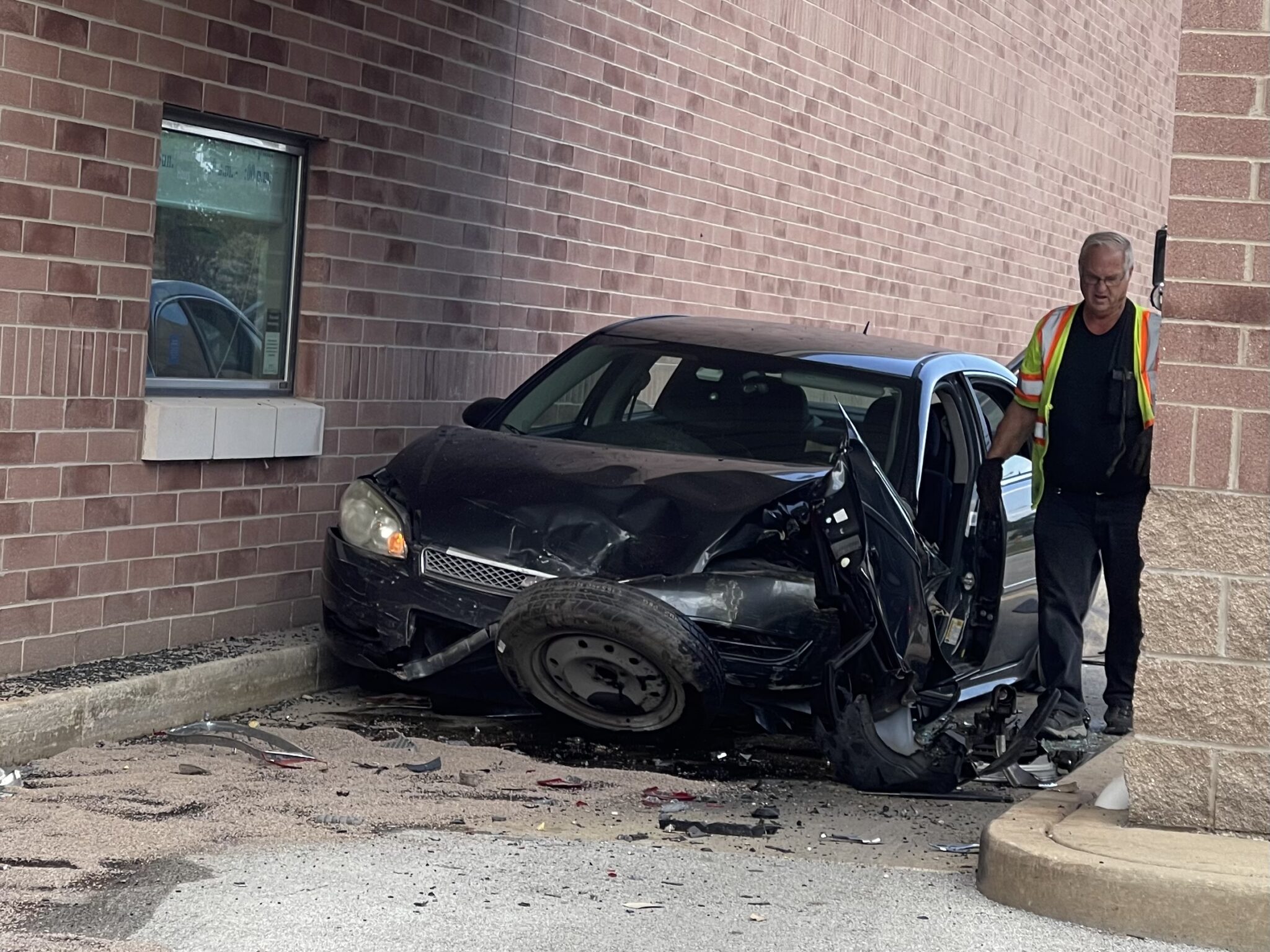 Car crashes into Bourbonnais Kroger Pharmacy Drive Thru Country Herald