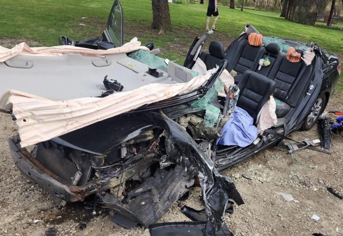 Van Crashes Into Property, 3 injured in East Joliet Accident Saturday