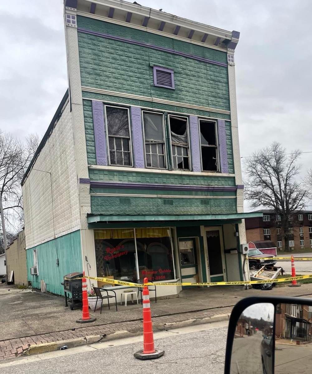 Cannelton, IN Barricaded Suspect Attempts to Start Fire, Leads to